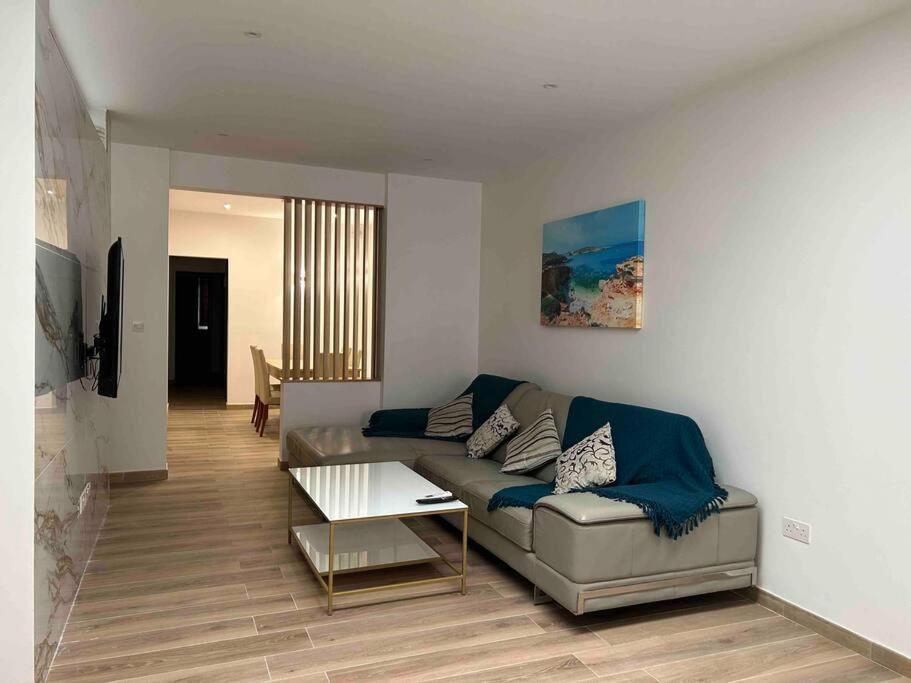 A Flat In The Heart Of Bugibba Διαμέρισμα Σεντ Πόλς Μπέι Εξωτερικό φωτογραφία
